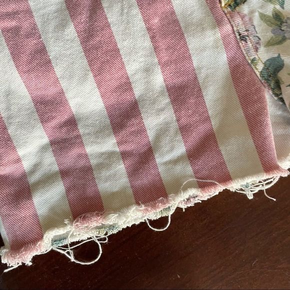 Vintage Not Guilty Red Stripe Flowers Jean Shorts - Picture 11 of 14